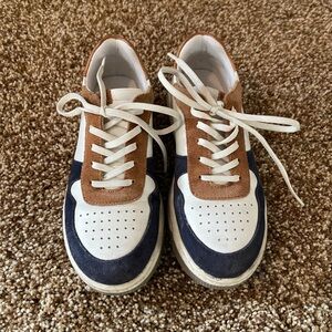 Steve Madden Kids Sneakers - White, Brown, and Navy
